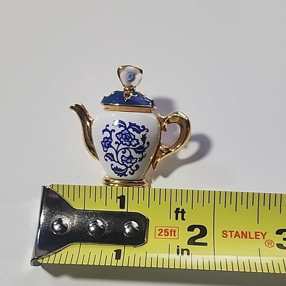 Vintage Avon Teapot Pin Gold Tone & Blue & White Ceramic 1.5" - Picture 4 of 5
